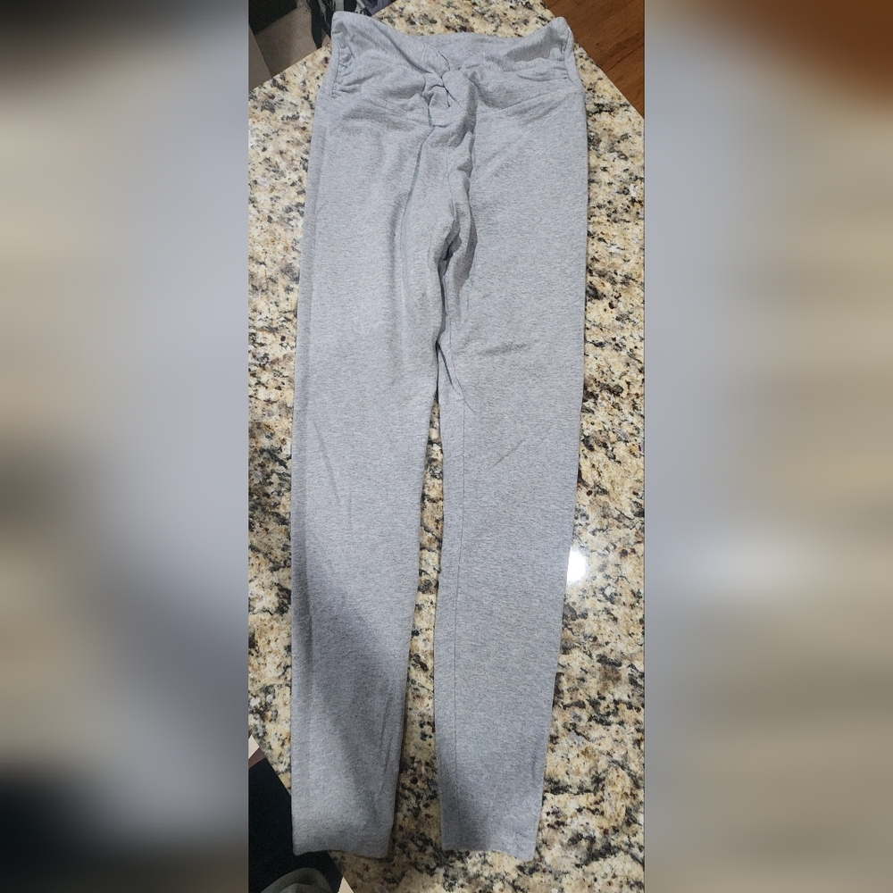 Euc V.s. Pink Front Twist Leggings